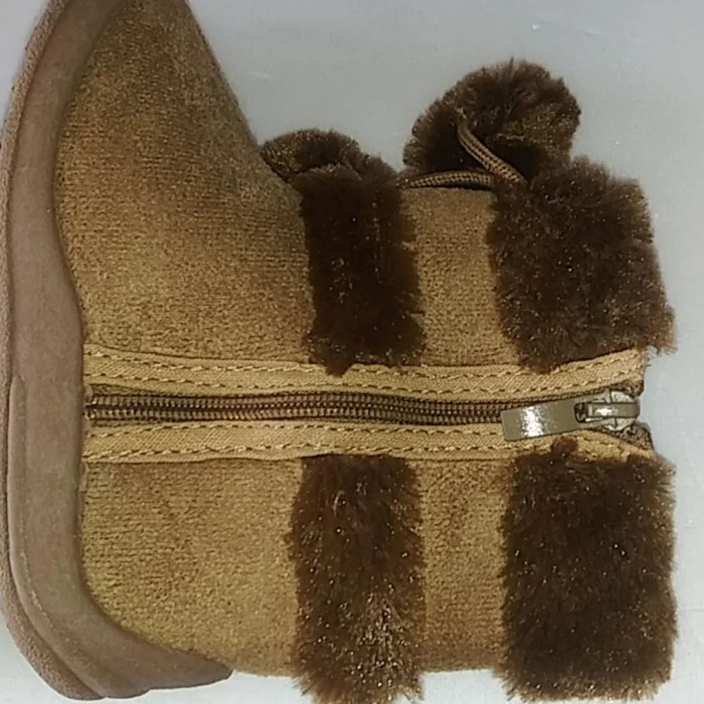 NWOT Kalli Girls Winter Boots Size 8